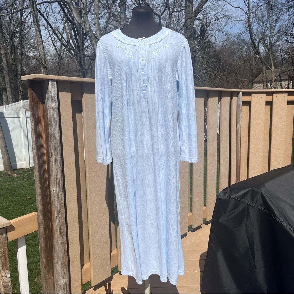 Miss Elaine Light Blue Ribbed Long Sleeve Floral Embroidered Nightgown Size M